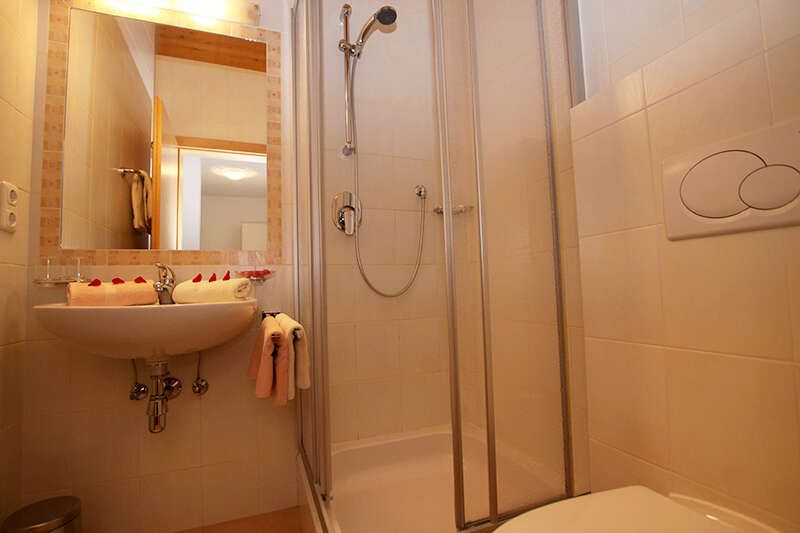  Appartement 2 mit Dusche und WC im Haus Angela