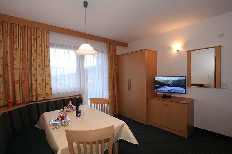  Appartement 1 mit Wohnbereich mit Sitzecke im Haus Angela